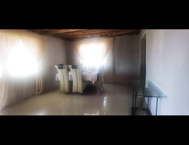 4 BEDROOM FREESTANDING FOR SALE IN MPOPHOMENI